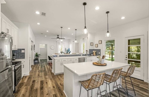 Clarksville House | Impressive 6-Bedroom Mansion in Downtown Austin Awaits