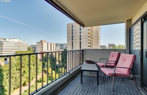 Downtown Portland Condo | Downtown Condo with Scenic Views and Great Amenities