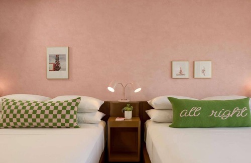 Red River Cultural District Hotel | Charming Downtown Stay | Sightseeing. Pool
