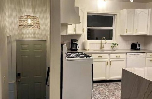 Midland House | Elegant Downtown Two Bedroom with Family-Friendly Amenities