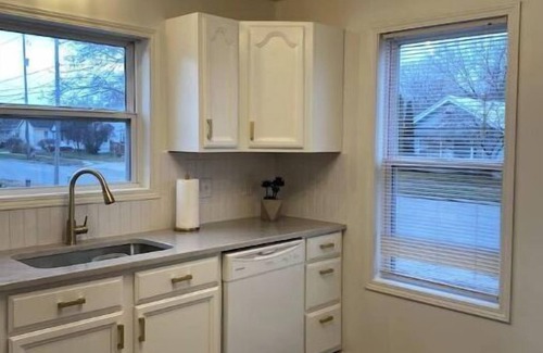 Midland House | Elegant Downtown Two Bedroom with Family-Friendly Amenities