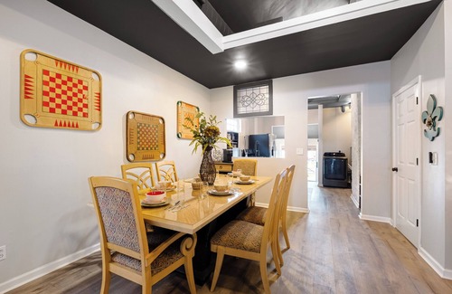 South Louisville House | Charming Dual-Unit Retreat Near Churchill Downs – Separate Kitchens & Patios!