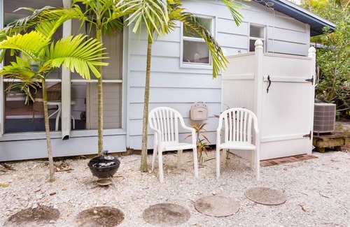 Sanibel House | Inviting Duggars Tropical Cottage with Oceanfront Views