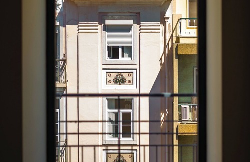 Sao Jorge de Arroios Apartment | Charming Duplex Apt in central Lisbon - Wifi and Lift
