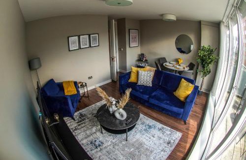 Grand Canal Dock Apartment | Pet-Friendly Duplex by the Grand Canal for Family Getaways