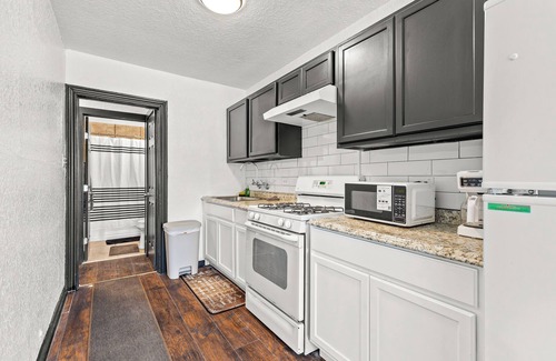 Highland Park House | Charming Duplex Near Downtown & Riverwalk 101