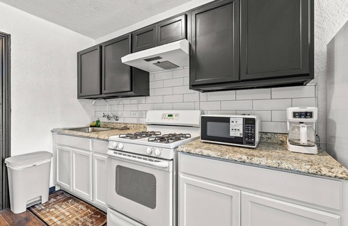 Highland Park House | Charming Duplex Near Downtown & Riverwalk 101