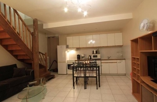 Lorcy Apartment | Cozy Gite Lorcy: Pet-Friendly Retreat with Spa & Breakfast