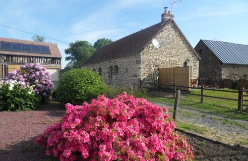 La Baroche-sous-Luce Cottage | Experience Gite La Baroche-sous-Lucé: 10/10 Guest Rated Stay