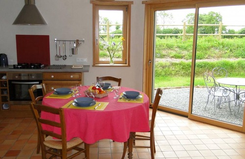 St-Denis-le-Vetu Cottage | Discover Gite Ouville: 2 Bedrooms with Spa & Breakfast