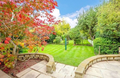Elstree House | Charming Edwardian 5 Bed House | London