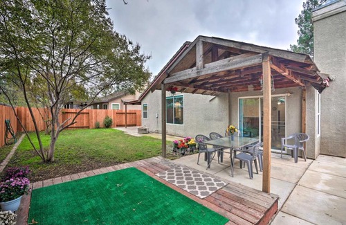 Elk Grove House | Inviting Elk Grove Home near Old Town with Family Amenities