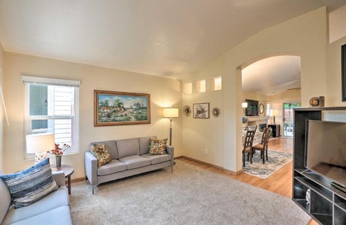 Elk Grove House | Inviting Elk Grove Home near Old Town with Family Amenities