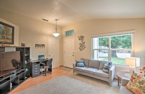 Elk Grove House | Inviting Elk Grove Home near Old Town with Family Amenities