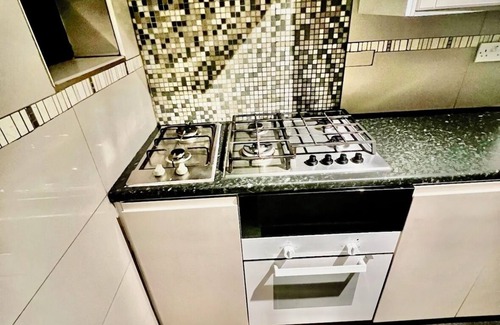 Valence House | Charming En-suite bedroom in peaceful House Dagenham with WiFi