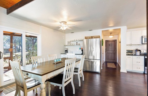 Cedar Creek Reservoir House | Charming Enchanted Oaks lakefront 4-bedroom house. Direct lake access w/dock!