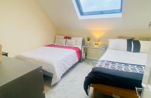 Bletchley House | Ideal 2-Bedroom House in Milton Keynes - Guest Rated 9.6/10