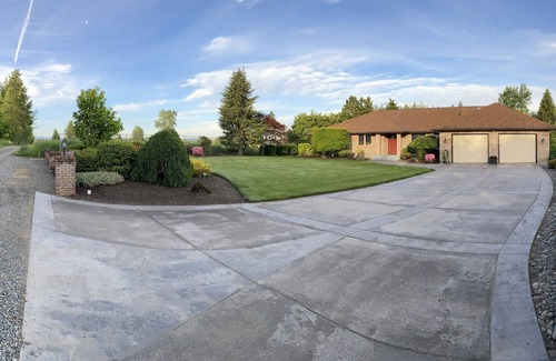 Enumclaw House | Discover Enumclaw Rambler: Pet-Friendly Retreat Near Nature