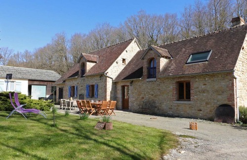 Les Ventes-de-Bourse Cottage | Gite Les Ventes-de-Bourse: Ideal for Families & Pets