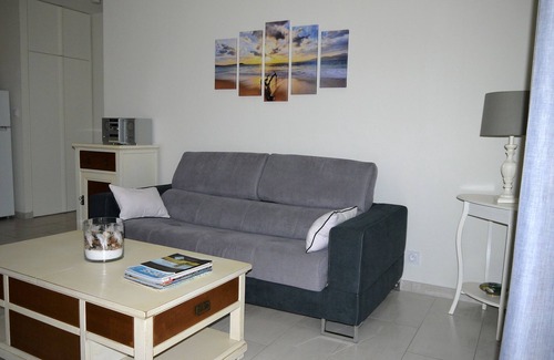 Oletta Apartment | Cozy F2 with Terrace, Ocean Views & Parking in Private Villa