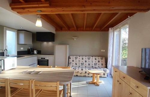 Biville Cottage | Spacious Gite La Hague: Ideal for Families & Pets Welcome