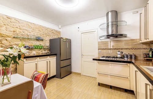 Arcueil House | Family Home with Private Garden - Perfect for Your Stay!