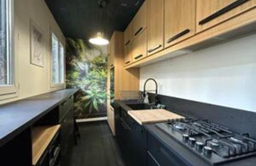 Lormont House | Radiant House with Terrace - Perfect for Families