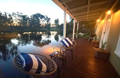 Dubbo Cottage | Idyllic Farm Cottage with Pool & Lake Views near Dubbo