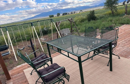 Monte Vista House | Charming Farm House 3-bedroom house in amazing Monte Vista with mountain views
