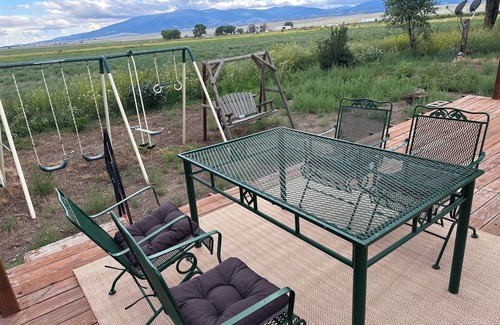 Monte Vista House | Charming Farm House 3-bedroom house in amazing Monte Vista with mountain views
