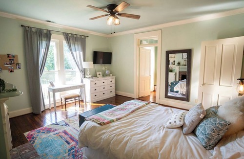 Crestwood Other | Charming farm stay with 4 bedrooms, minutes from Yew Dell Gardens/Louisville