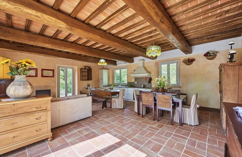 Marciano della Chiana House | Idyllic Tuscan Farmhouse with Private Pool & Garden Retreat