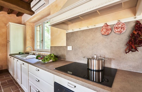 Marciano della Chiana House | Idyllic Tuscan Farmhouse with Private Pool & Garden Retreat