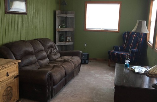 Baird Other | Charming farmhouse in tranquil Baird with AC