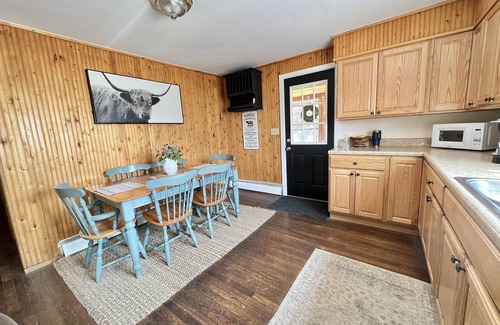Salem House | Idyllic Farmhouse Retreat in Upstate NY - Guest Rated 10/10