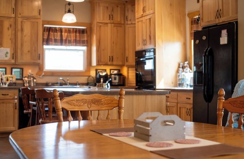Alexandria Township Other | Charming farmhouse with 4 bedrooms and WiFi, AC in delightful Alexandria
