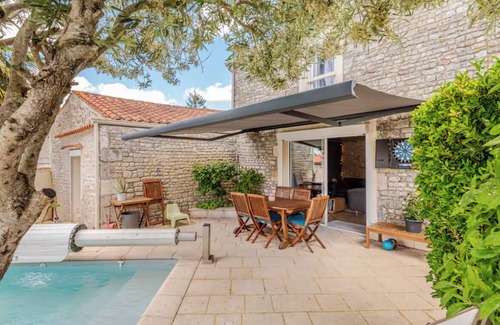 Lairoux House | Inviting Farmhouse with Pool and Ocean Views for Your Getaway