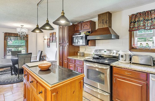 Farmington House | Charming Farmington Home ~ 5 Mi to UConn Health!