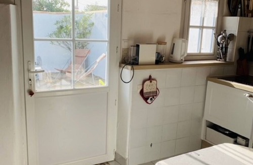 La Gueriniere House | Guest Rated 10/10: Cozy Fisherman's Cottage on Île de Noirmoutier
