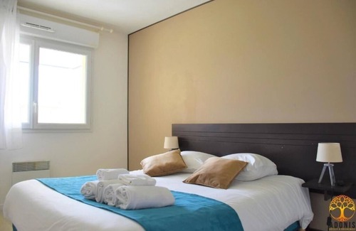 Grandcamp-Maisy Hotel | Pet-Friendly Retreat in Grandcamp-Maisy with Pool Access