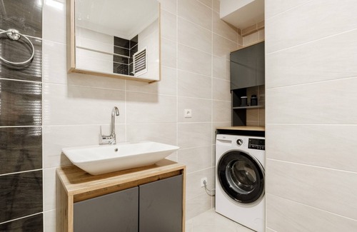 Rasimpasa Apartment | Cozy Flat Near Bull Statue and Moda - Family Friendly Stay