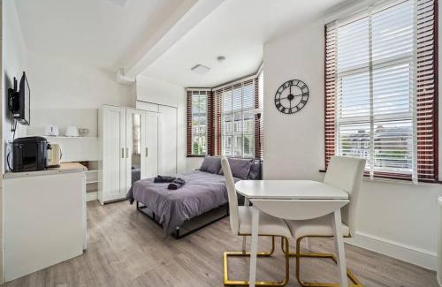Askew Apartment | Comfortable Flat in Shepherds Bush - 4 Star Rating