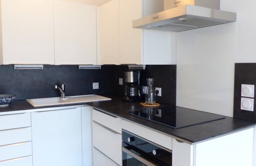Auray Apartment | Discover Auray Center: Ideal 4-Person Apartment Retreat