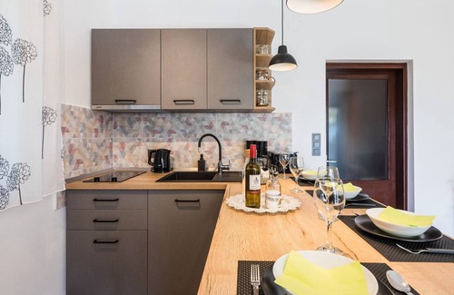 Selce Apartment | Charming flat just 150 metres from the beach with sea views, barbecue, WiFi