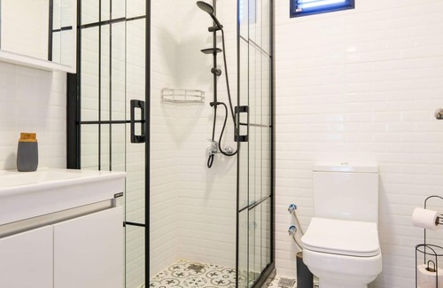 Ozbek Koyu Villa | Cozy Flat with Balcony Just 15 Minutes to Urla Art Street