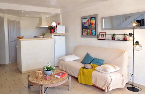 Lecci Apartment | Tranquil Flat with Oceanfront Views and Pool Amenities