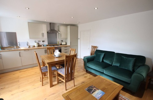 Clifton Apartment | Cozy Flat with Private Patio and Breakfast in Clifton