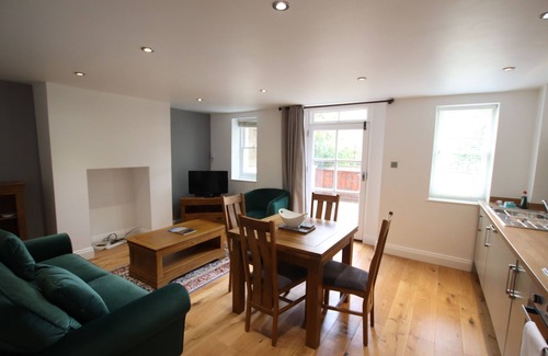 Clifton Apartment | Cozy Flat with Private Patio and Breakfast in Clifton