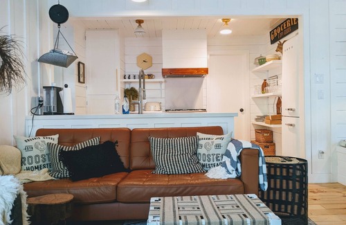 Fern Valley Cottage | Cozy Fox Cottage with Fire Pit & Kitchen Amenities