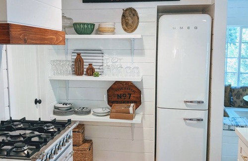 Fern Valley Cottage | Cozy Fox Cottage with Fire Pit & Kitchen Amenities